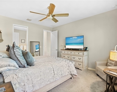 2077 Hamlin Street - Photo Thumbnail 15