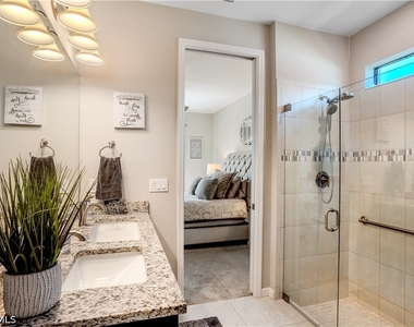 2077 Hamlin Street - Photo Thumbnail 16