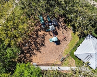 2077 Hamlin Street - Photo Thumbnail 35
