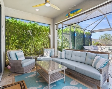 2077 Hamlin Street - Photo Thumbnail 25