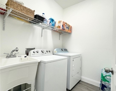 933 Oxford Avenue S - Photo Thumbnail 10