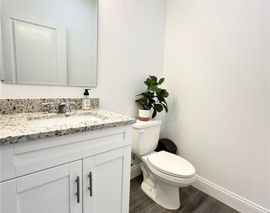 933 Oxford Avenue S - Photo Thumbnail 8