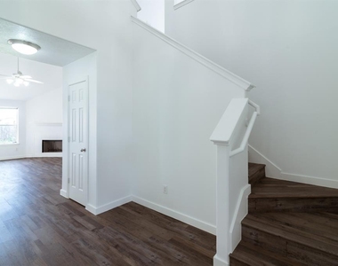 2707 Troy Drive - Photo Thumbnail 3