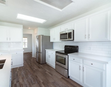 2707 Troy Drive - Photo Thumbnail 14