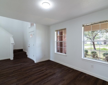 2707 Troy Drive - Photo Thumbnail 6