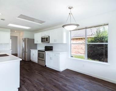 2707 Troy Drive - Photo Thumbnail 10