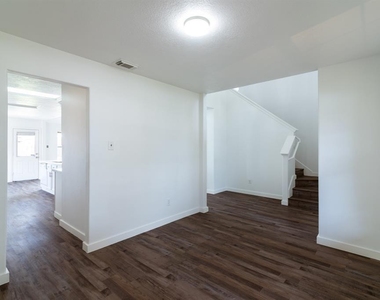2707 Troy Drive - Photo Thumbnail 5