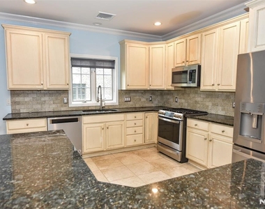 15 Sherbrooke - Photo Thumbnail 12