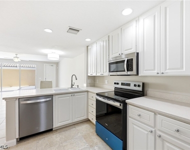 7821 Veronawalk Boulevard - Photo Thumbnail 9