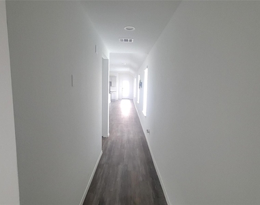 5108 Marcasca Drive - Photo Thumbnail 5
