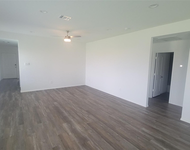 5108 Marcasca Drive - Photo Thumbnail 7