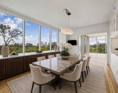 121 N Post Oak Lane - Photo Thumbnail 6