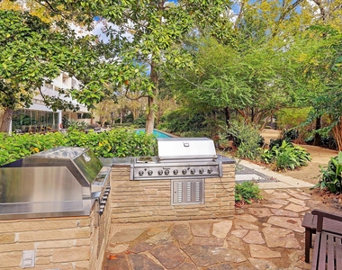 121 N Post Oak Lane - Photo Thumbnail 31