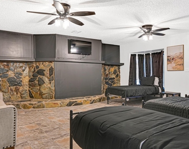 1806 Clayton Drive - Photo Thumbnail 6