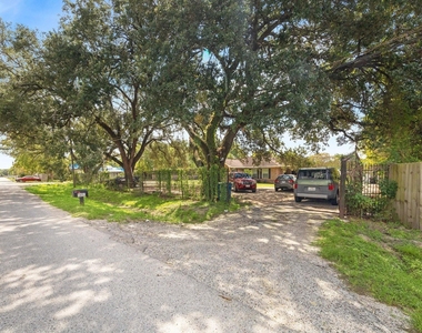 1450 Mesquite Street - Photo Thumbnail 2