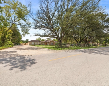 1450 Mesquite Street - Photo Thumbnail 3