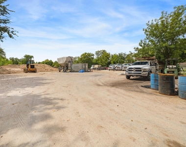 1450 Mesquite Street - Photo Thumbnail 4