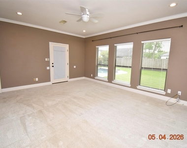 421 Creekside Drive - Photo Thumbnail 14