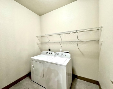2033 S Gessner Road - Photo Thumbnail 5