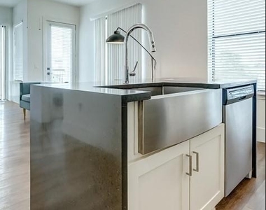 1508 Blodgett Street - Photo Thumbnail 6