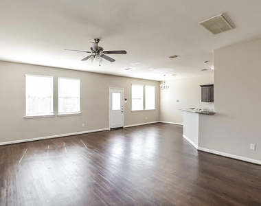 2622 Mesquite Ridge Drive - Photo Thumbnail 2