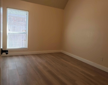 5927 Bristol Path Lane - Photo Thumbnail 16