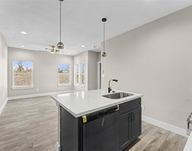 8221 Flaxman St - Photo Thumbnail 6