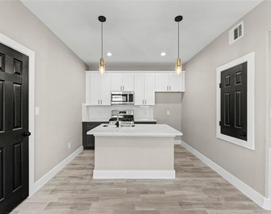8221 Flaxman St - Photo Thumbnail 3