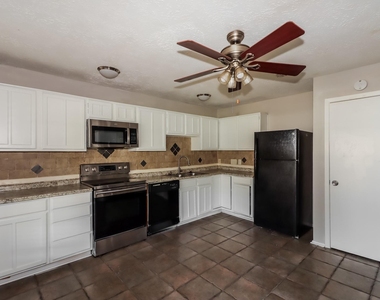 13916 Bonnercrest Drive - Photo Thumbnail 6