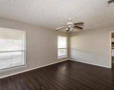 13916 Bonnercrest Drive - Photo Thumbnail 7