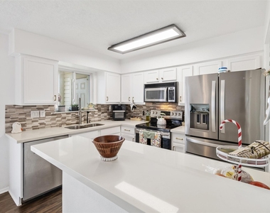 7600 Emmett F Lowry Expressway - Photo Thumbnail 7