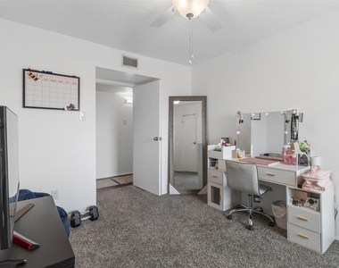 7600 Emmett F Lowry Expressway - Photo Thumbnail 18
