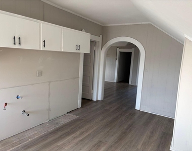 931 9th Avenue - Photo Thumbnail 7