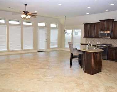 2911 Naples Park Lane Lane - Photo Thumbnail 7