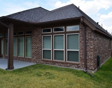 2911 Naples Park Lane Lane - Photo Thumbnail 3