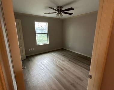 209 6th Street - Photo Thumbnail 5
