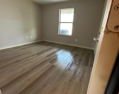 209 6th Street - Photo Thumbnail 12