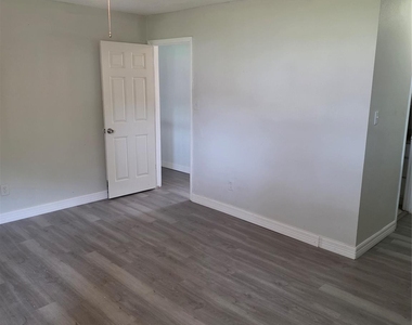 10343 Huntington Place Drive - Photo Thumbnail 16
