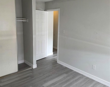 10343 Huntington Place Drive - Photo Thumbnail 9