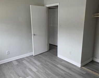 10343 Huntington Place Drive - Photo Thumbnail 8
