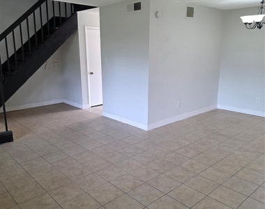 10343 Huntington Place Drive - Photo Thumbnail 4