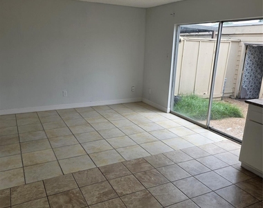 10343 Huntington Place Drive - Photo Thumbnail 3
