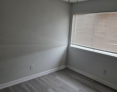 10343 Huntington Place Drive - Photo Thumbnail 11