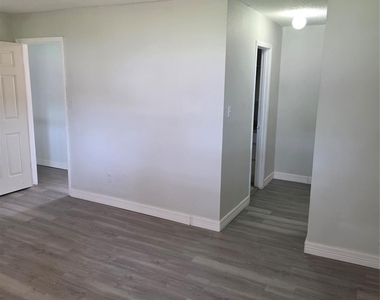 10343 Huntington Place Drive - Photo Thumbnail 14
