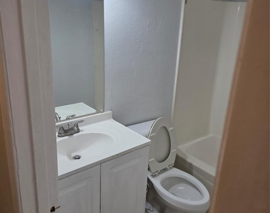 10343 Huntington Place Drive - Photo Thumbnail 7