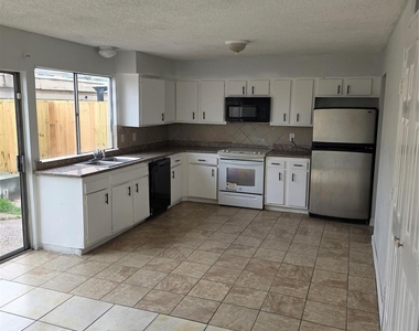 10343 Huntington Place Drive - Photo Thumbnail 5