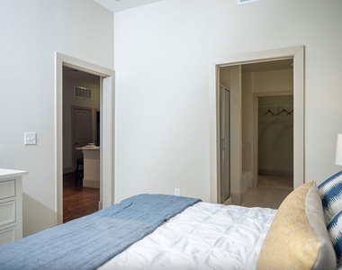 10300 Katy Freeway - Photo Thumbnail 5