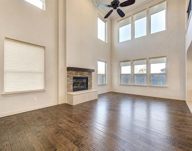 2422 Camden Creek Lane - Photo Thumbnail 8