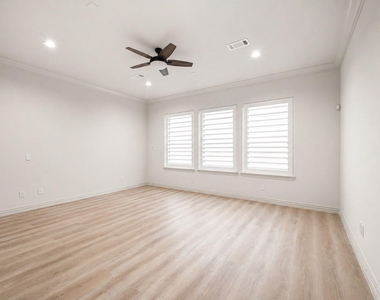2422 Camden Creek Lane - Photo Thumbnail 11