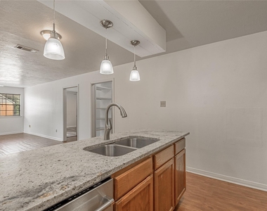 2402 Sycamore Avenue - Photo Thumbnail 11